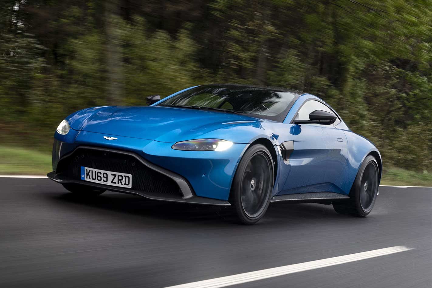 Aston-Martin-Vantage-manual-review